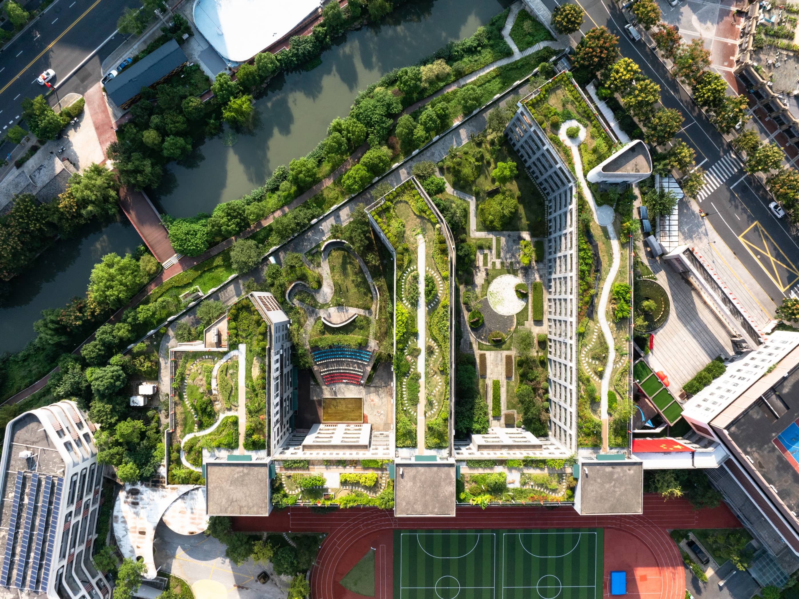 Eco-friendly building of a public authority