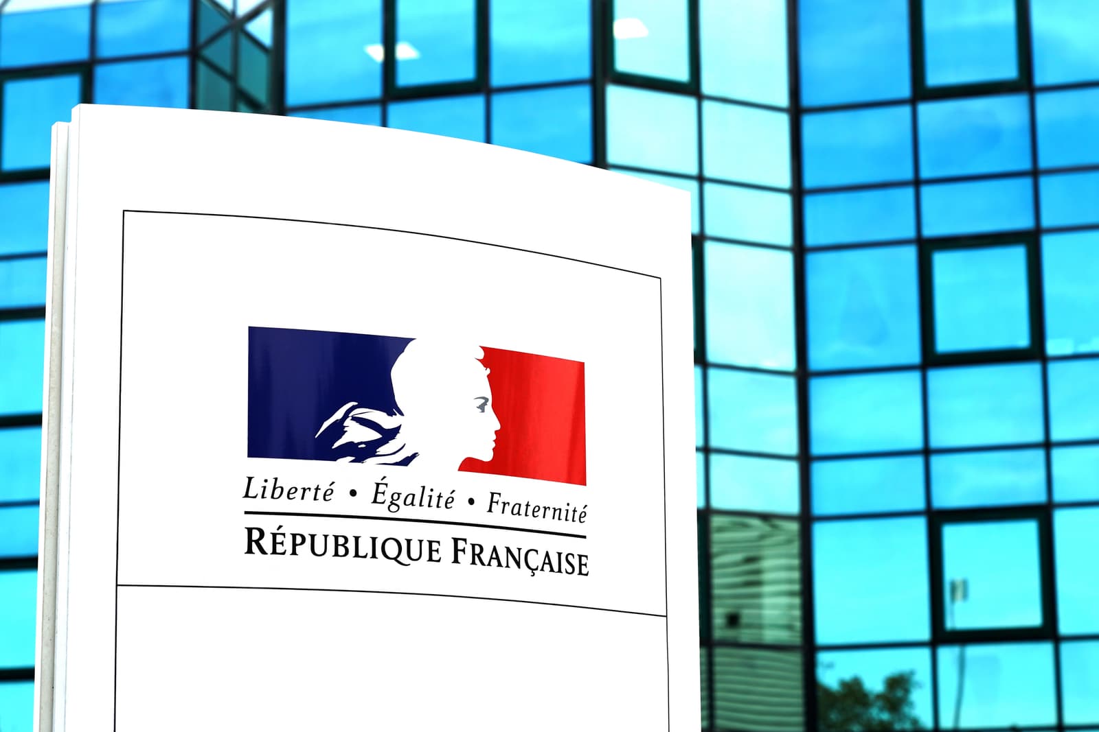 Sign in front of the Prime Minister's office.