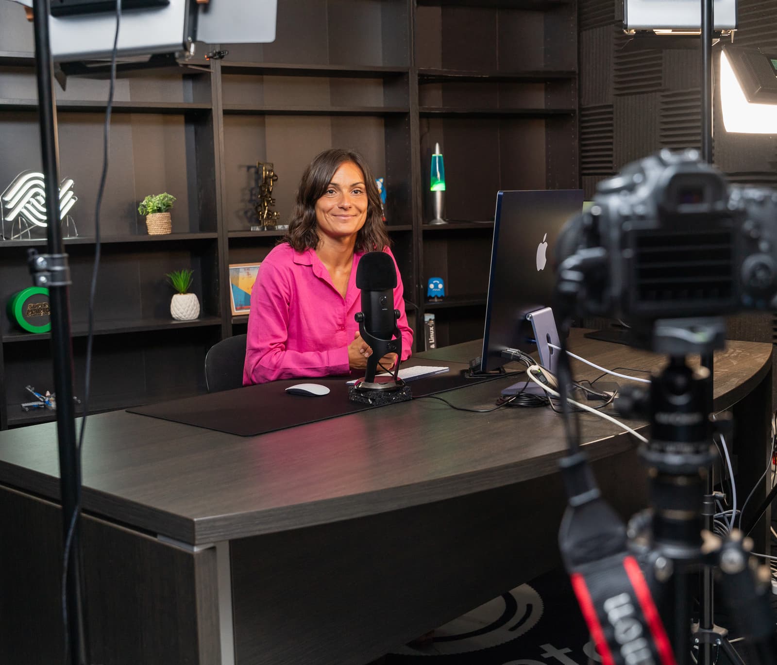 Instructor in a film studio showing a training video on the professional solution Ephoto Dam