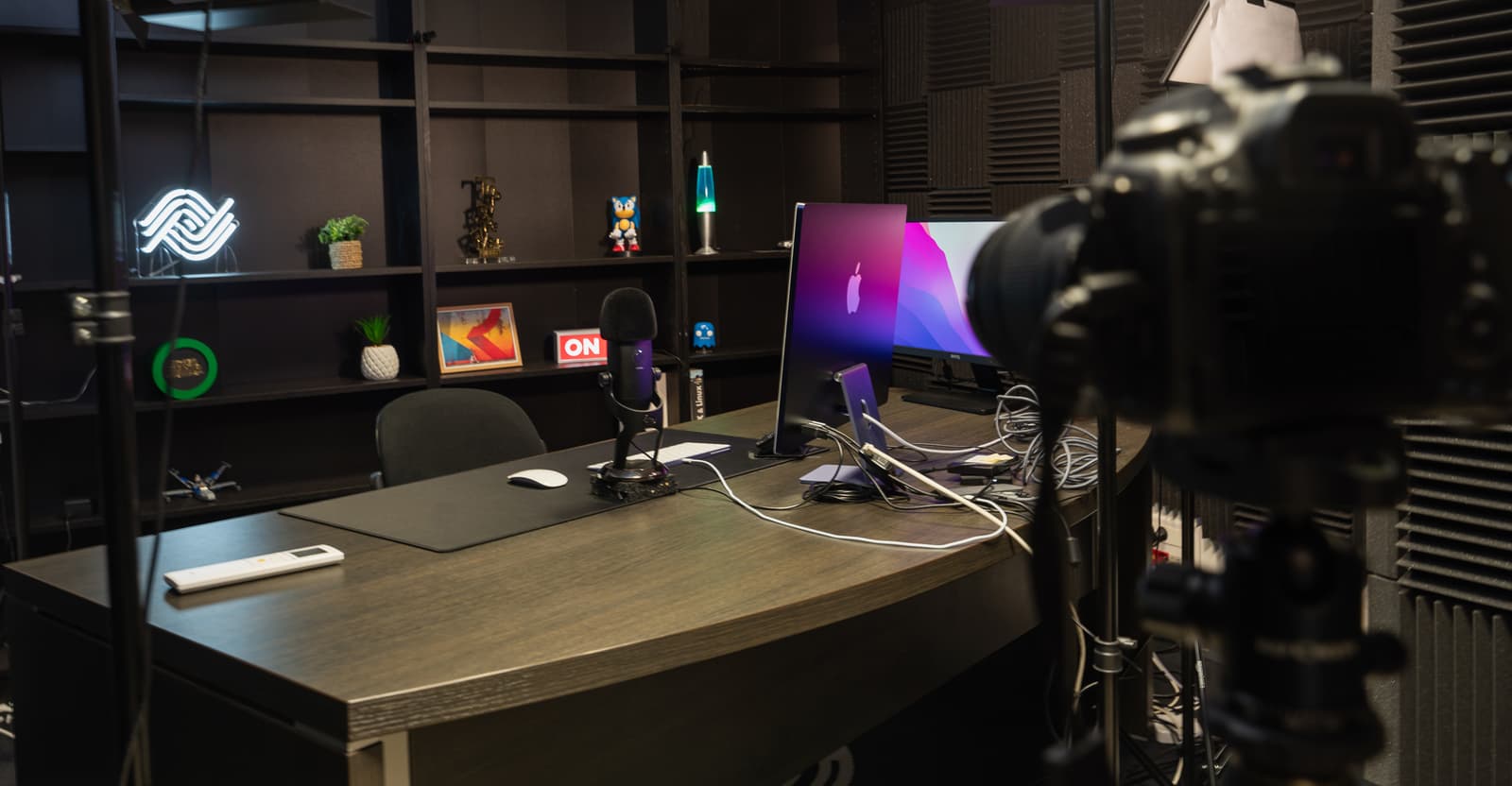 Professional video shooting studio, dedicated to personalised training to master the Ephoto Dam photo library software.