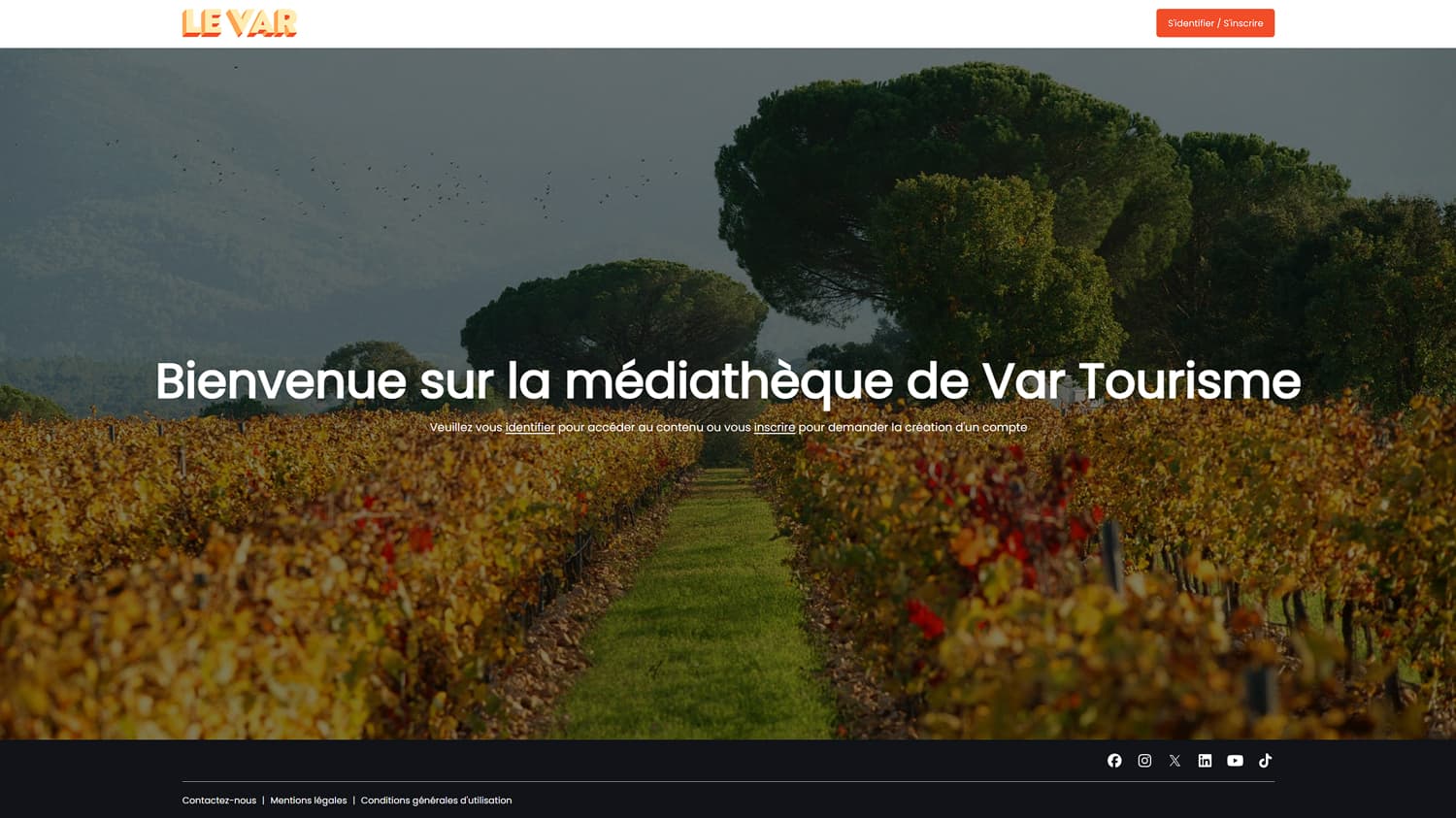 Screenshot of the Var Tourisme media library homepage, showing a vineyard landscape in autumn colors with umbrella pines in the background.